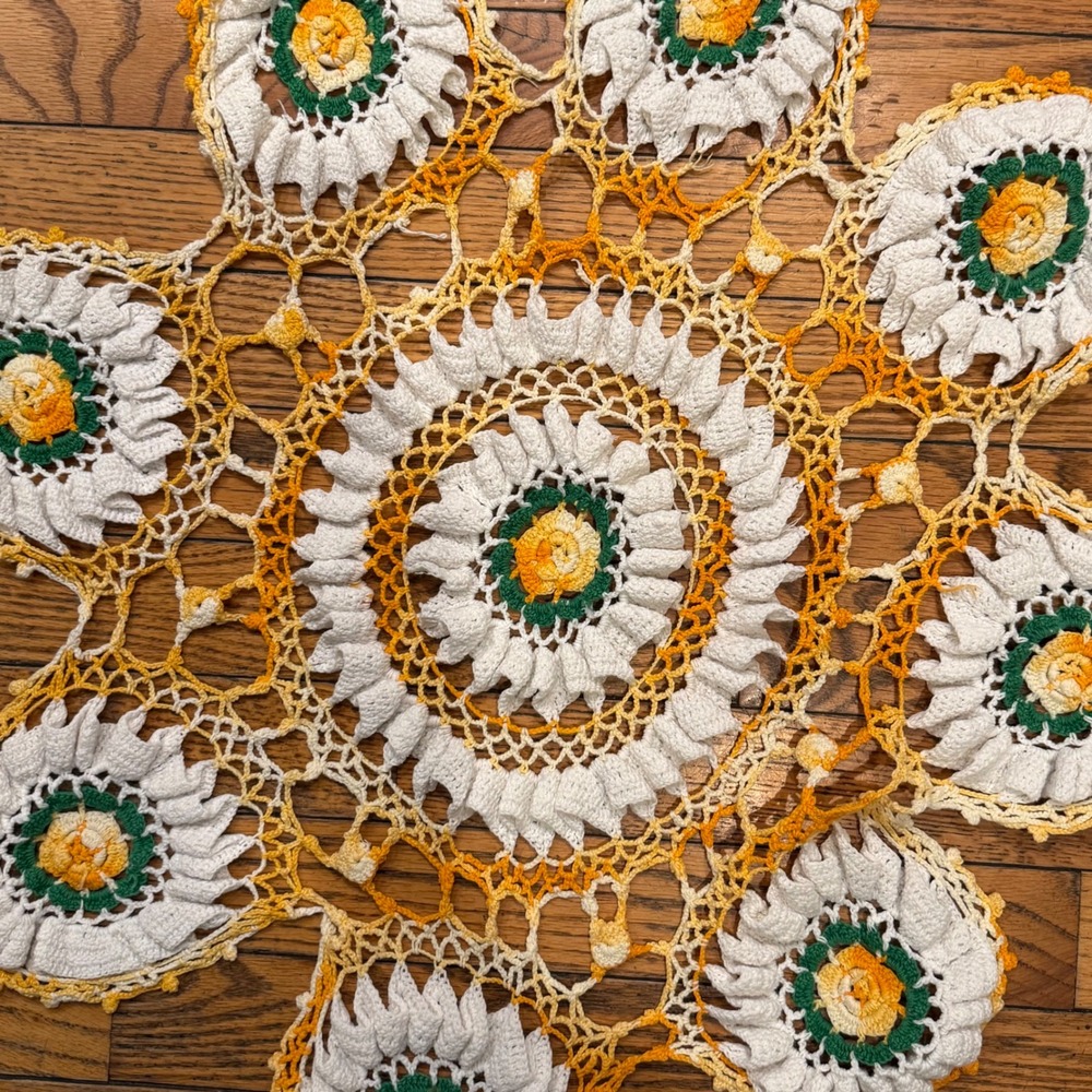 1.a.0.0.8.d Vtg Handmade Crochet Floral Doily Table Topper 24" Yellow Green 3D